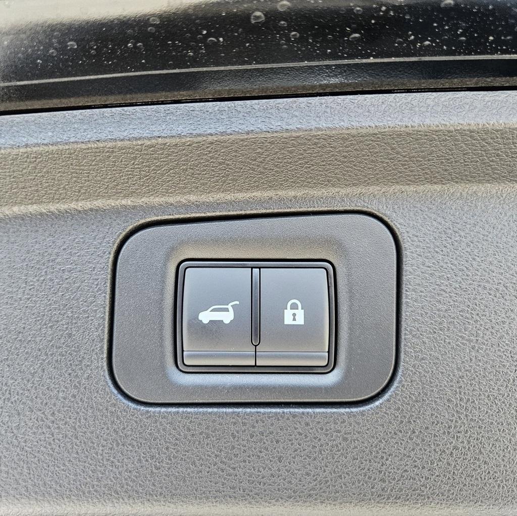 New 2026 Nissan Armada SL w/ Captain's Chari Seat Package image 22