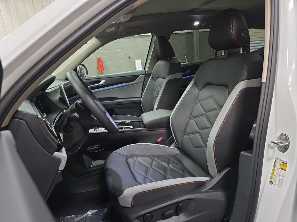 New 2026 Volkswagen Atlas Peak Edition AWD/4WD image 8