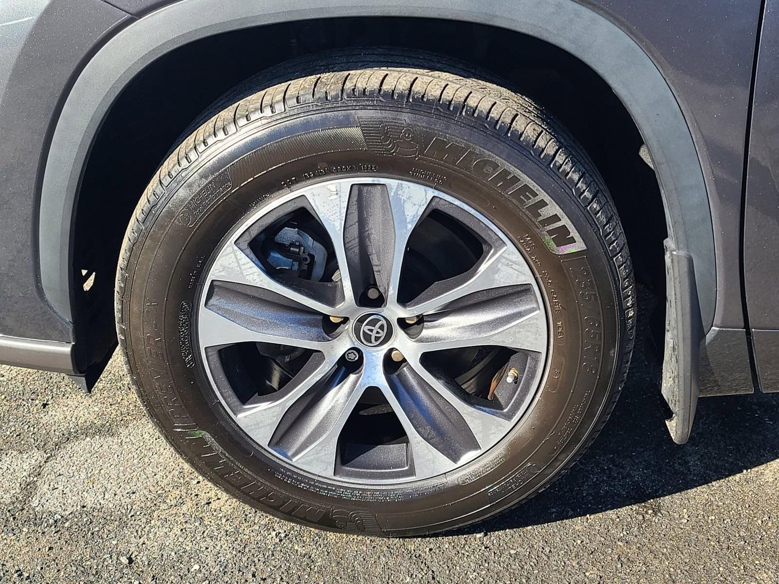 Used 2023 Toyota Highlander XLE image 34