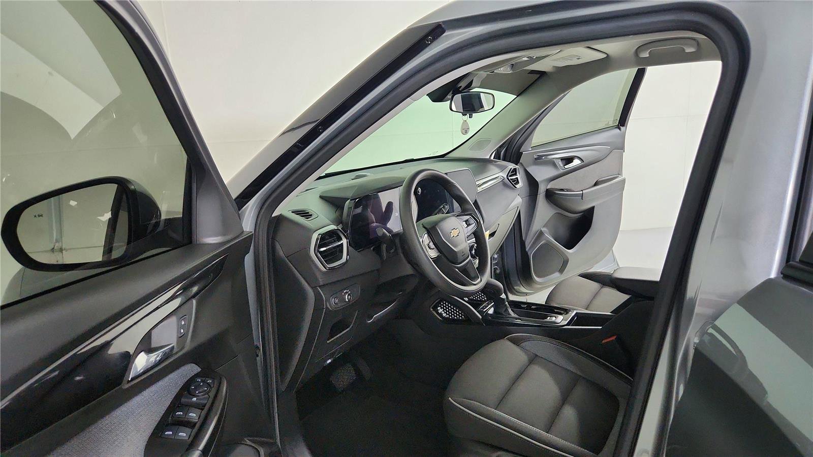 Used 2024 Chevrolet TrailBlazer LT w/ Driver Confidence Package image 15