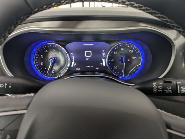 Used 2025 Chrysler Pacifica Select image 16