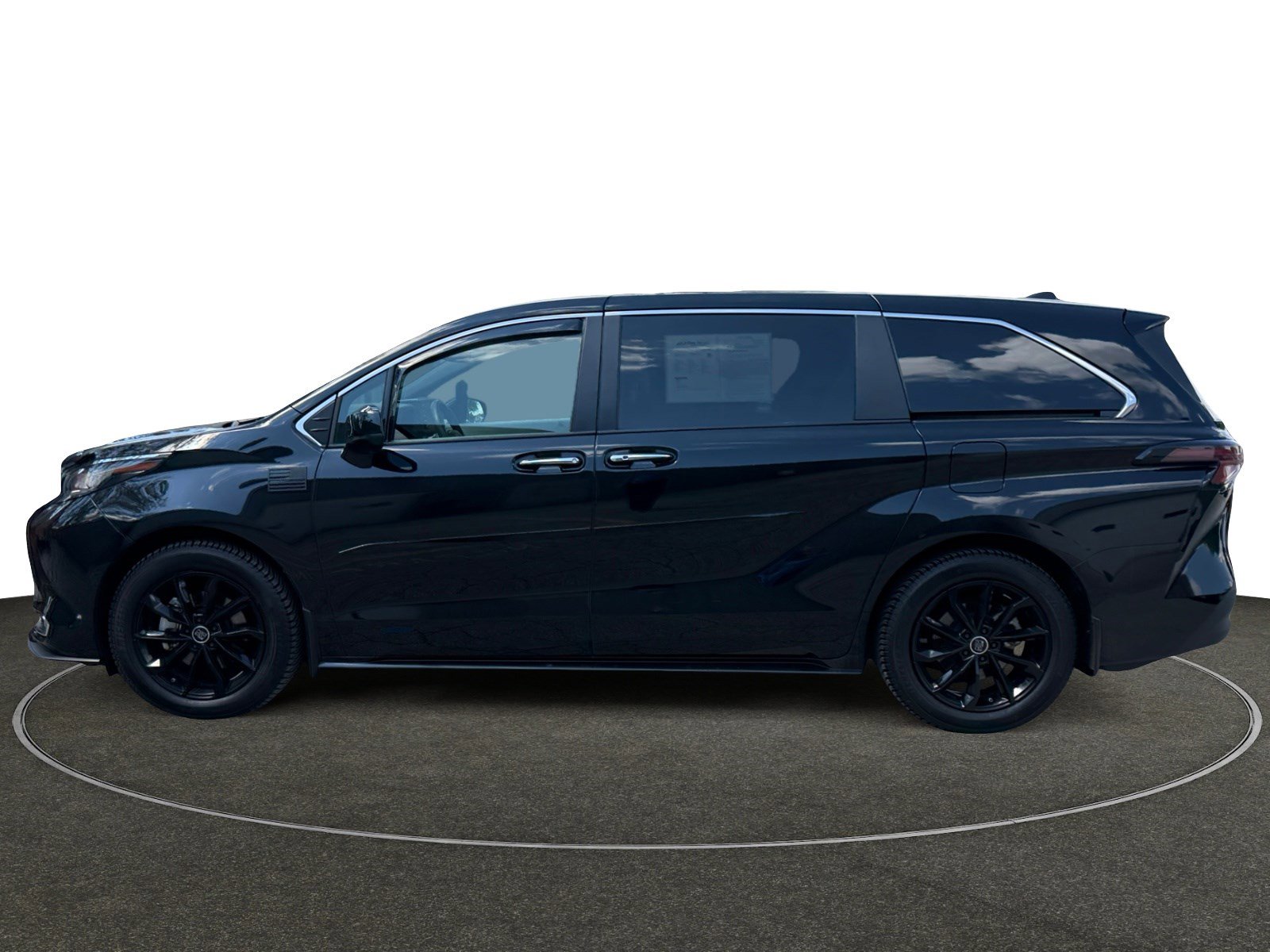 Used 2023 Toyota Sienna XLE AWD/4WD image 2