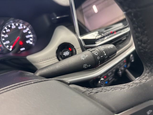 Used 2025 Jeep Compass Limited image 36