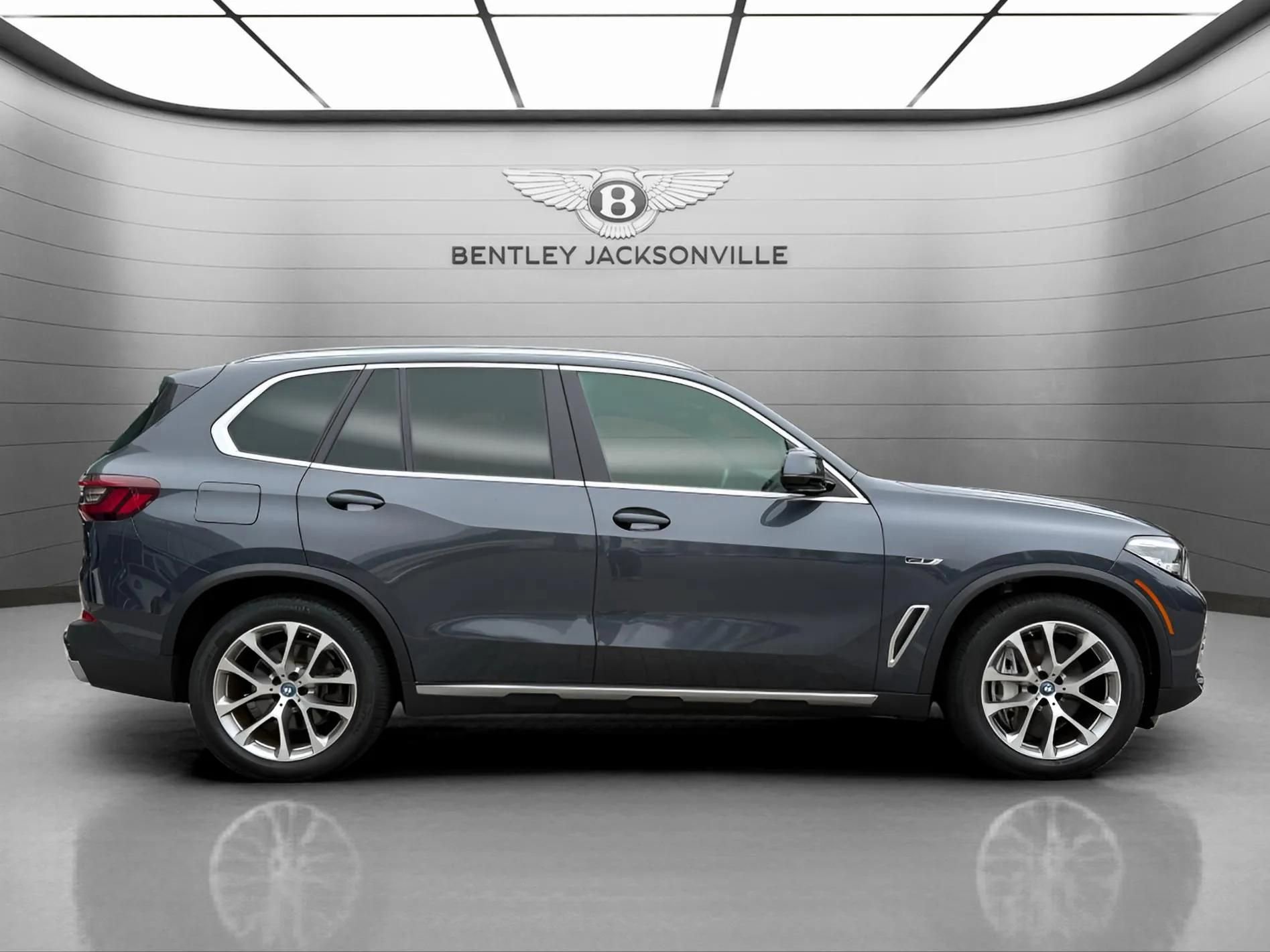 Used 2022 BMW X5 xDrive45e w/ Climate Comfort Package image 48