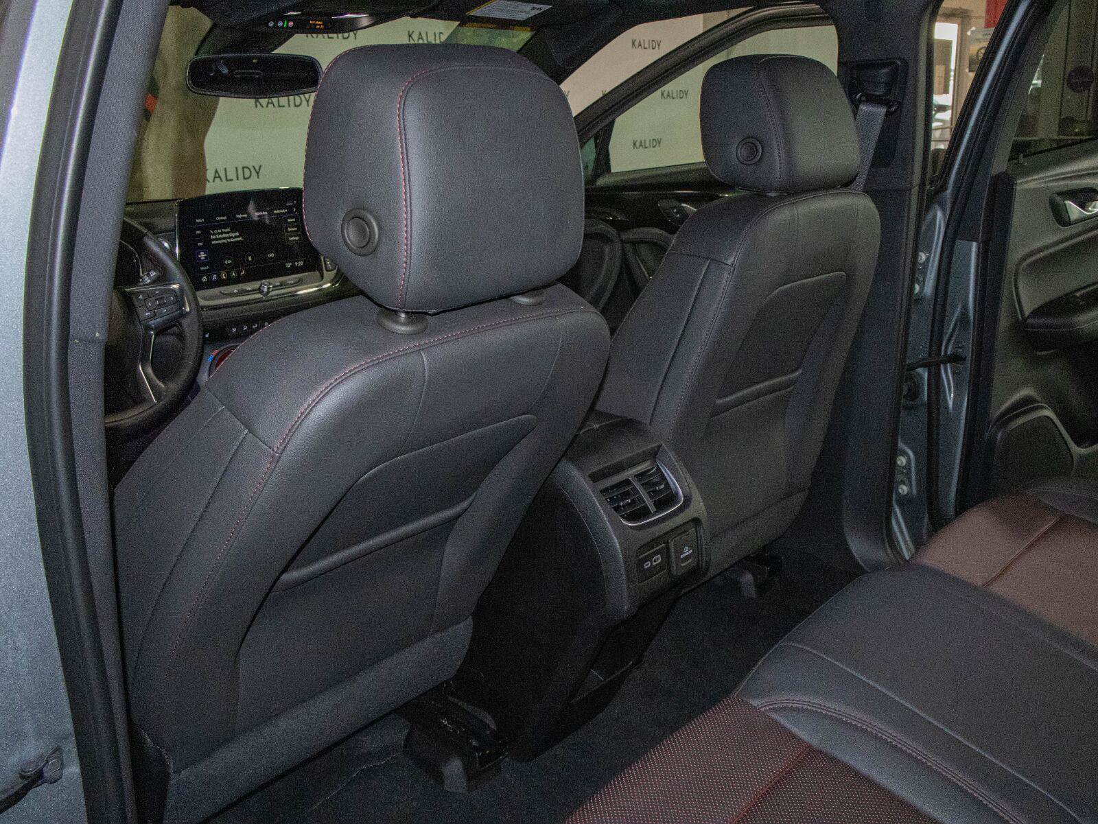 Used 2025 Chevrolet Blazer RS FWD image 9