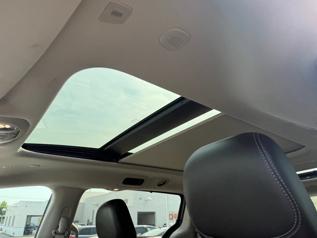 Used 2018 Chrysler Pacifica Limited FWD image 10