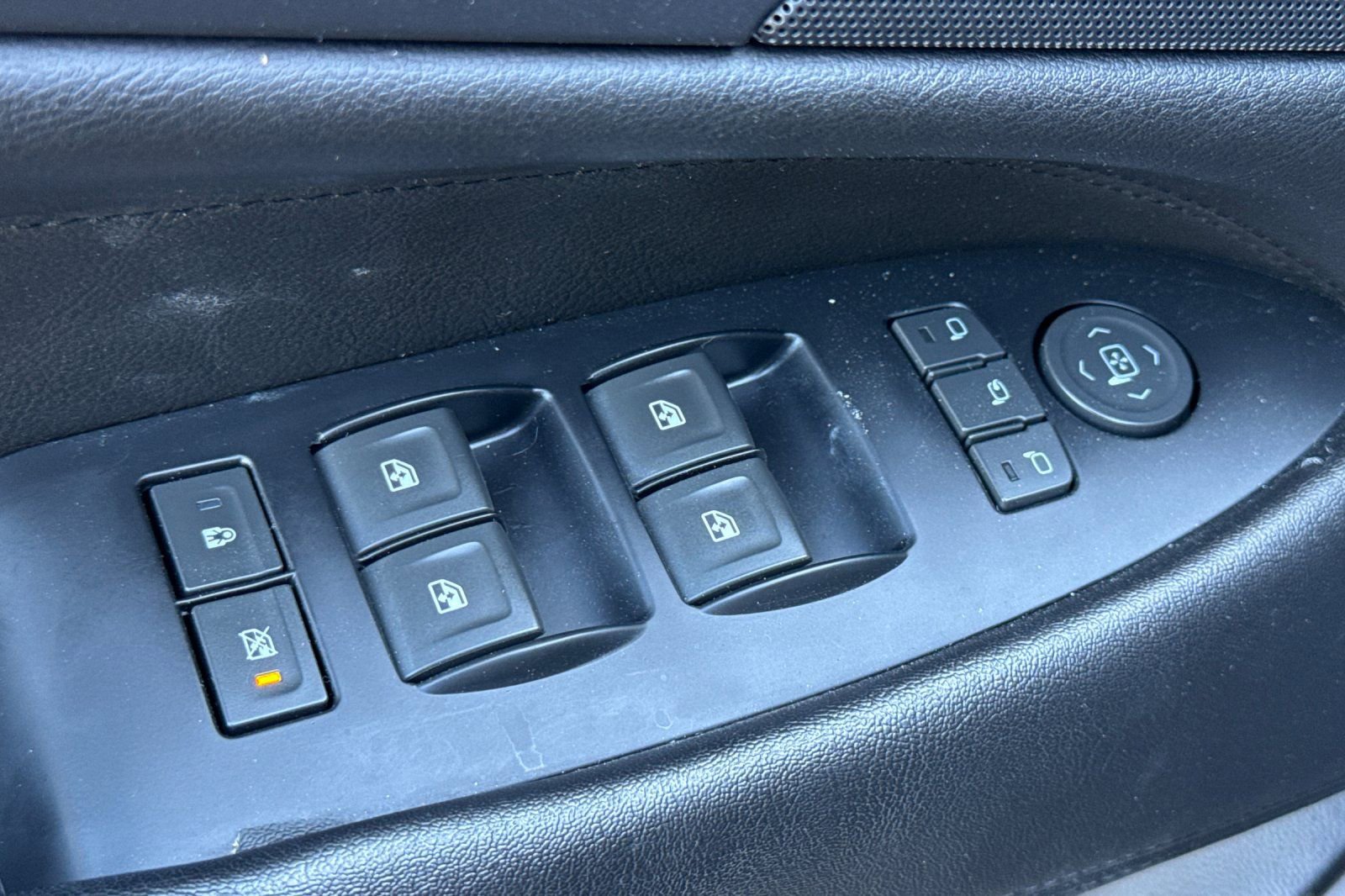 Used 2018 Cadillac Escalade ESV Premium Luxury image 13