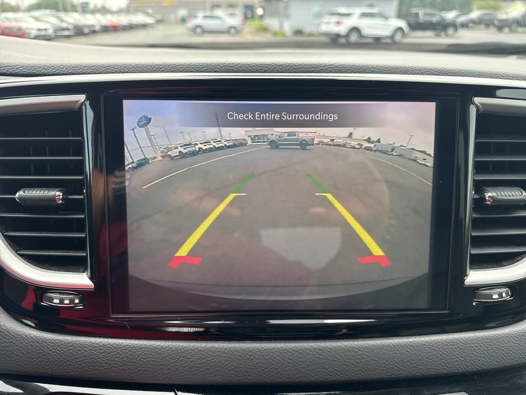 Used 2024 Chrysler Pacifica Touring-L FWD image 16