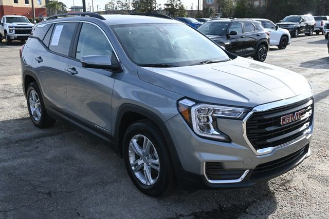 Used 2023 GMC Terrain SLE w/ Driver Convenience Package image 7