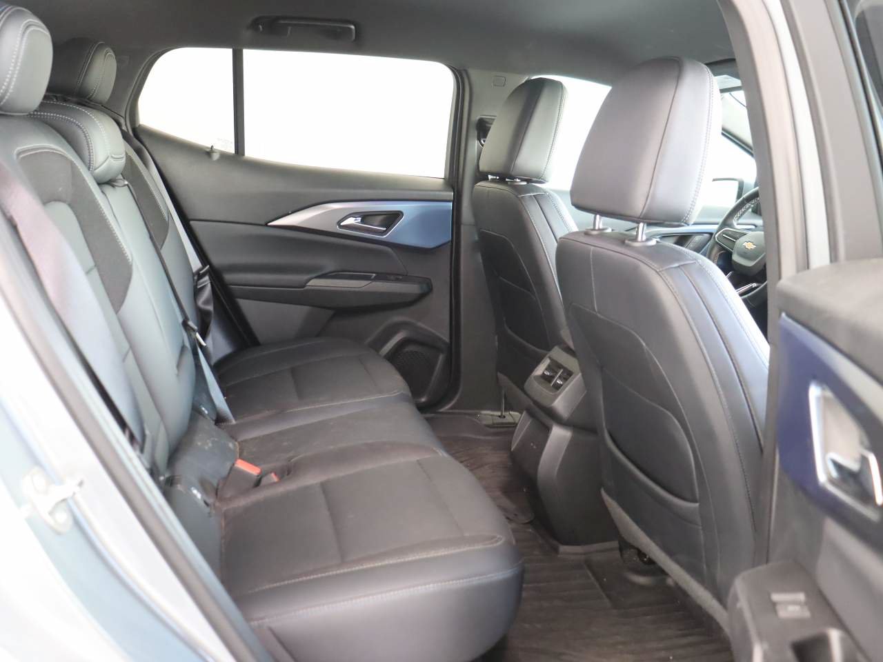 Used 2024 Chevrolet Equinox EV LT FWD image 18