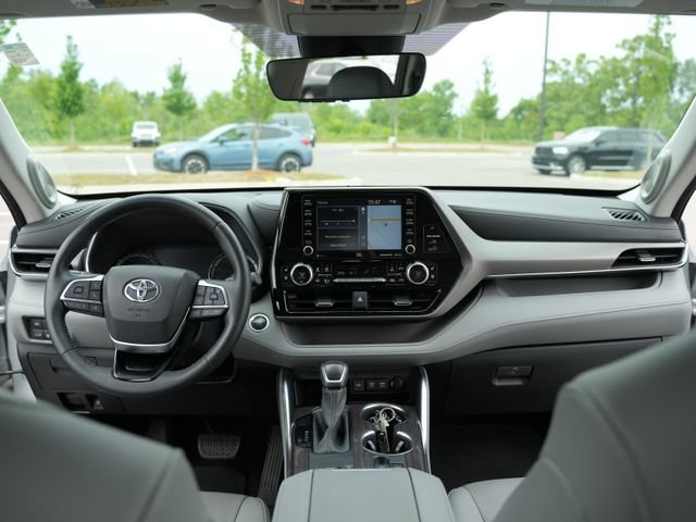Used 2020 Toyota Highlander Limited FWD image 26