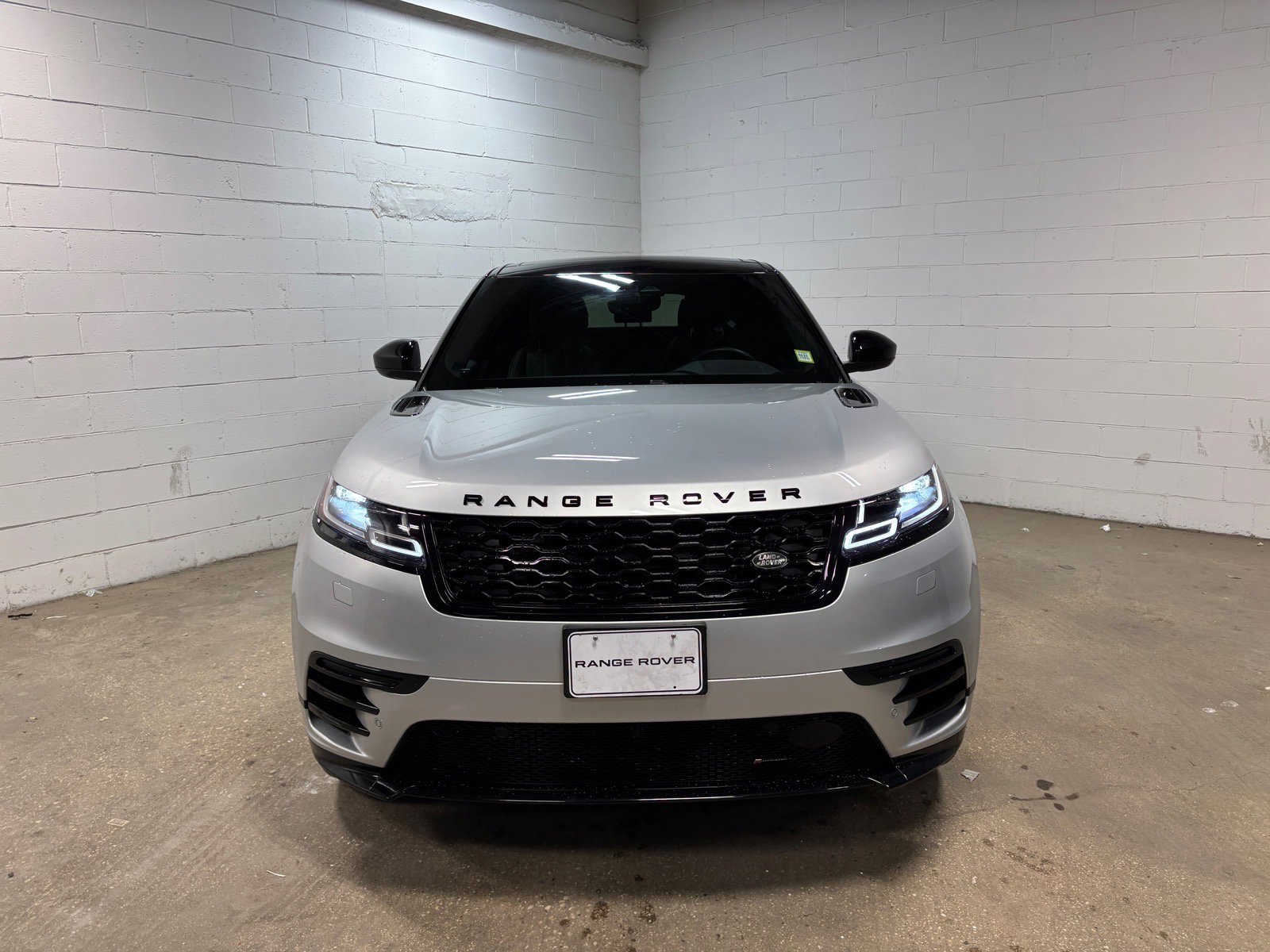 Used 2023 Land Rover Range Rover Velar R-Dynamic S AWD/4WD image 3
