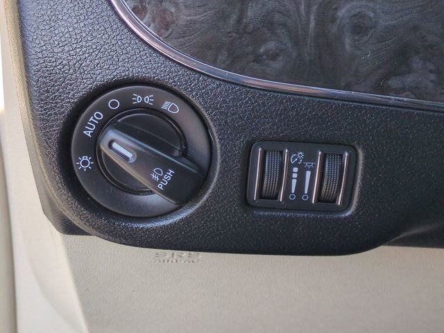 Used 2014 Chrysler Town & Country Touring-L w/ Driver Convenience Group image 18