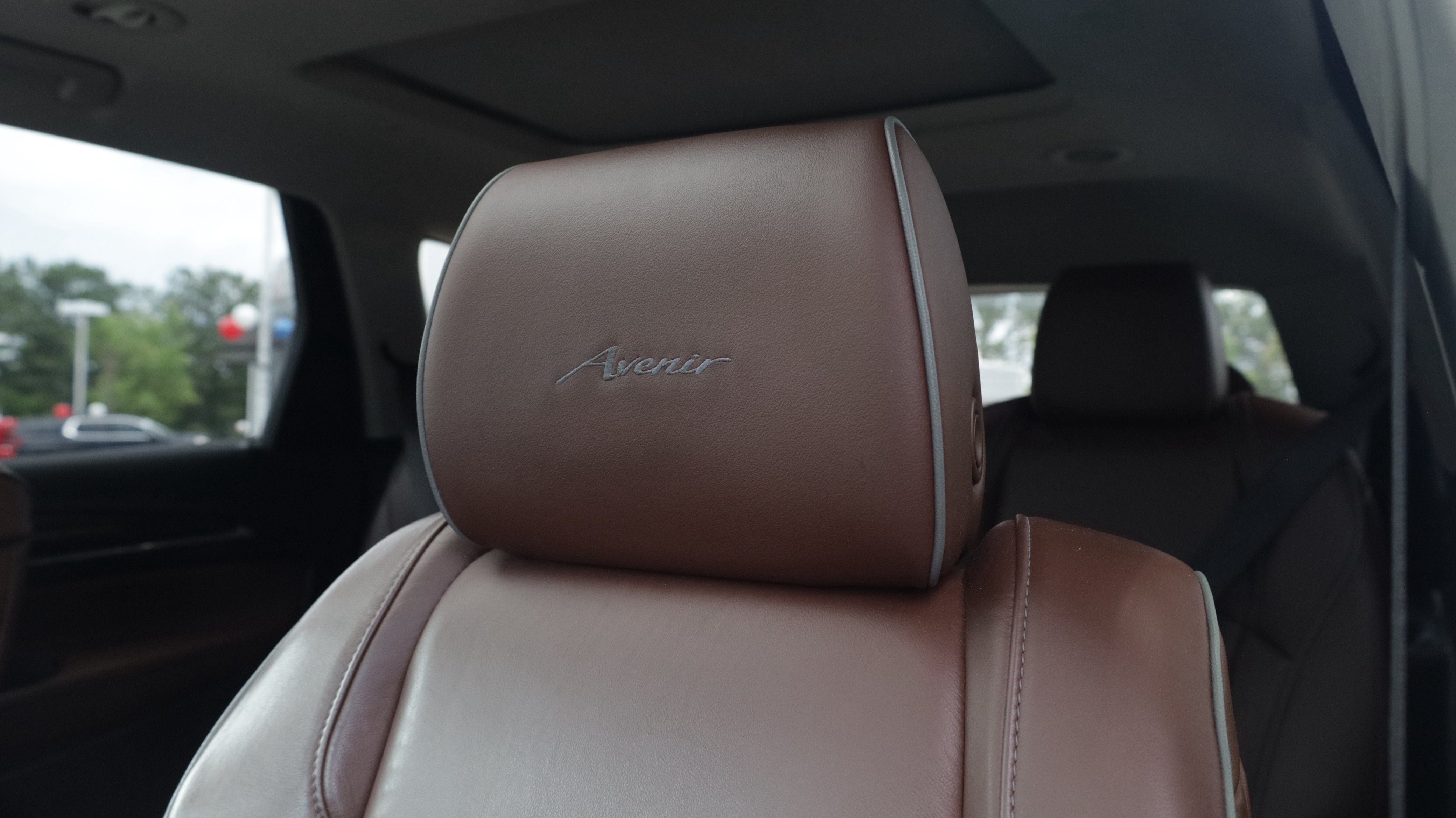 Used 2019 Buick Enclave Avenir w/ Avenir Technology Package AWD/4WD image 18