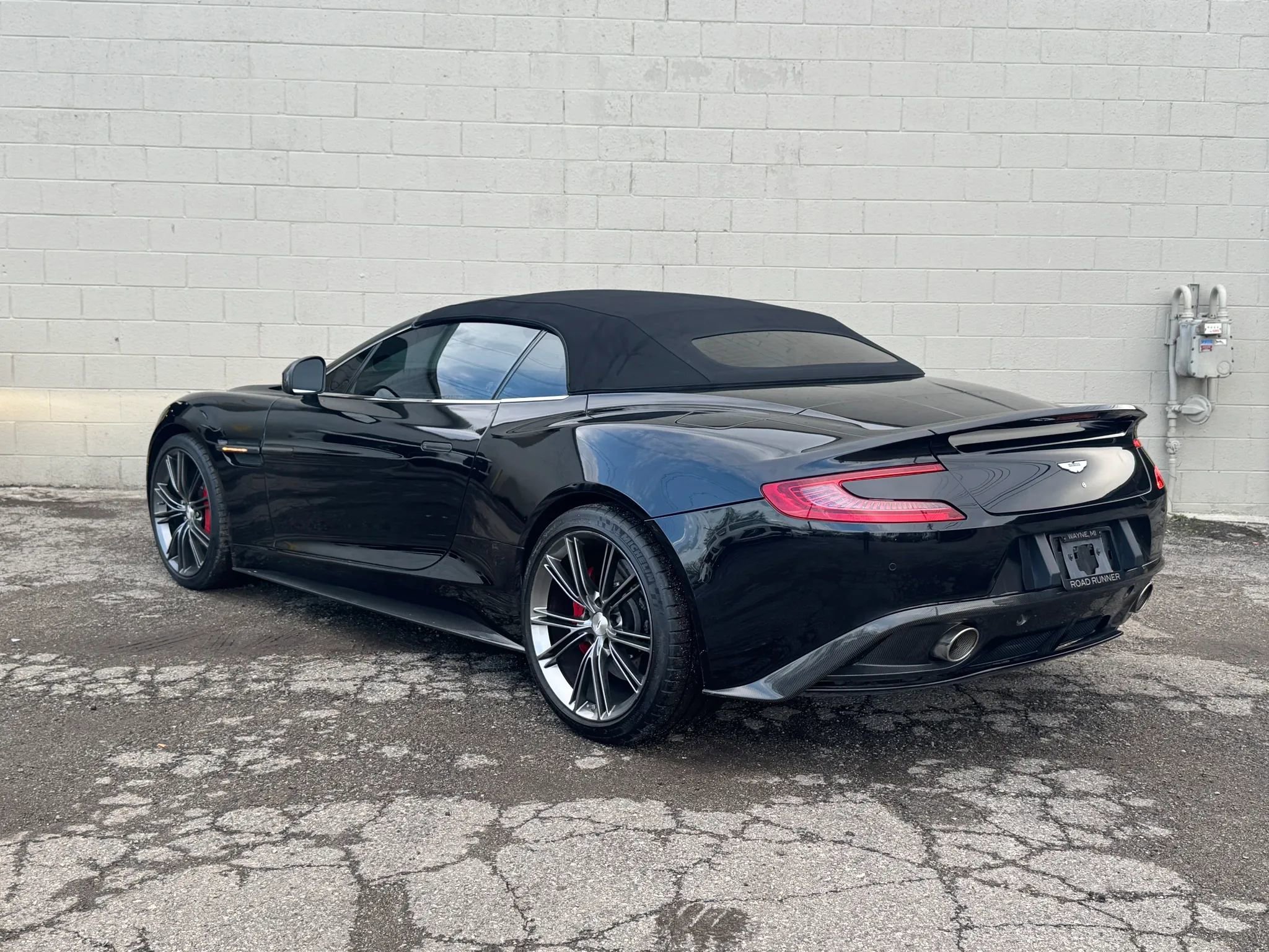 Used 2014 Aston Martin Vanquish Volante RWD image 6