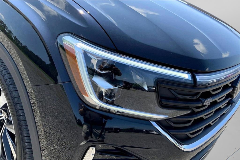 Used 2024 Volkswagen Atlas Cross Sport SEL Premium R-Line image 30