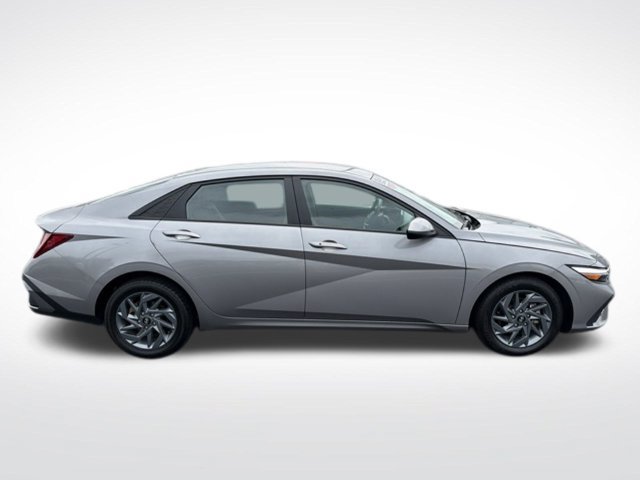 Used 2024 Hyundai Elantra SEL FWD image 7