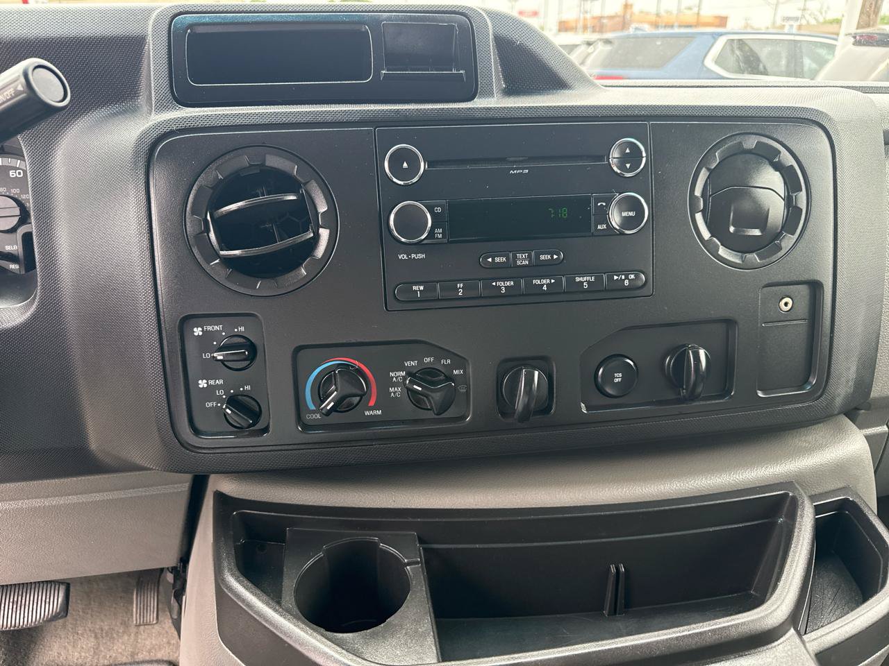 Used 2014 Ford E-350 and Econoline 350 XLT RWD image 16