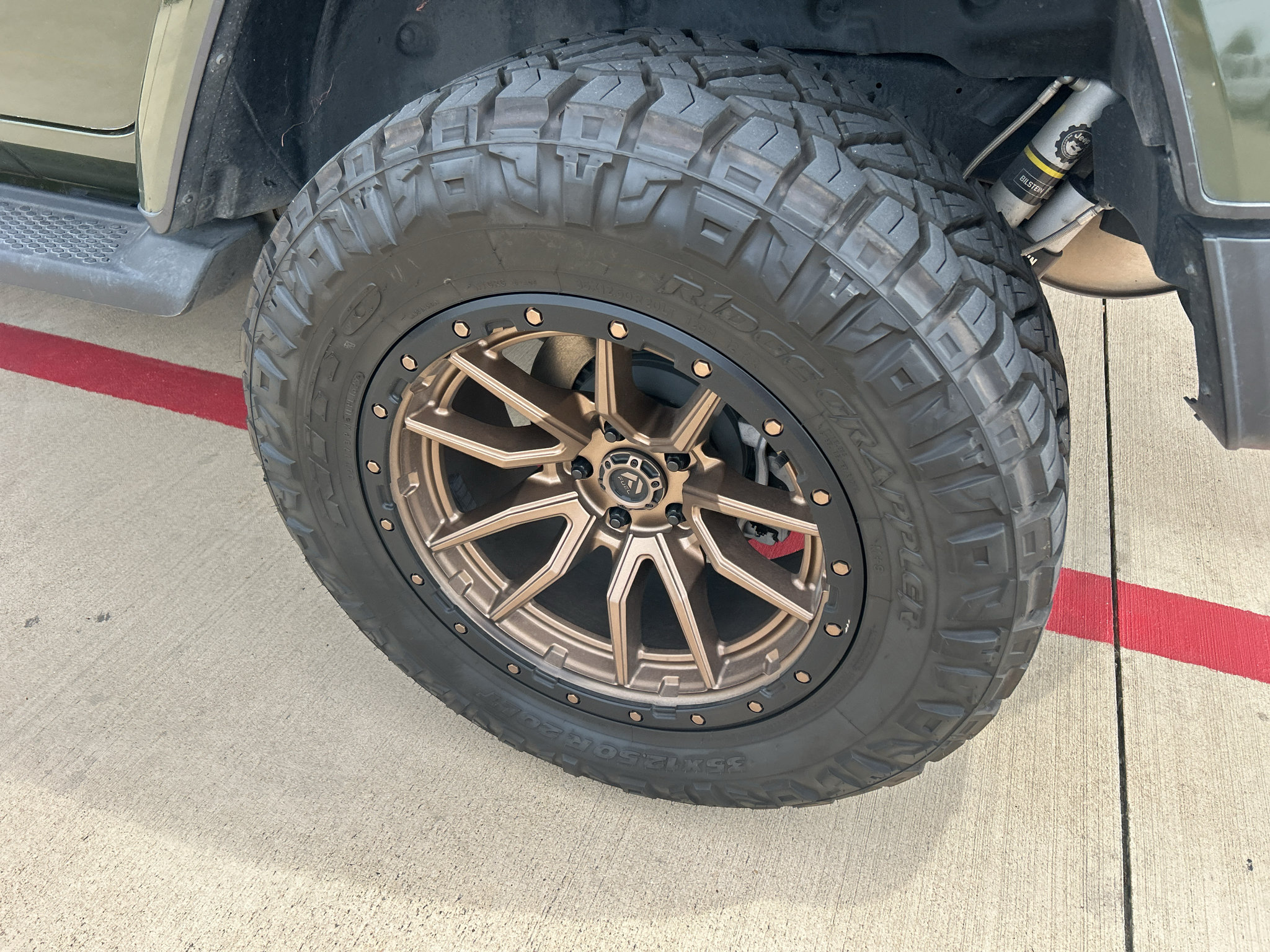 Used 2022 Jeep Wrangler Unlimited Sahara w/ Cold Weather Group AWD/4WD image 7