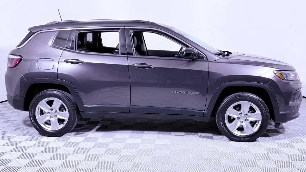 Used 2022 Jeep Compass Latitude w/ Convenience Group AWD/4WD image 2