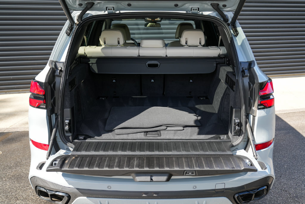 Used 2024 BMW X5 M60i AWD/4WD image 16