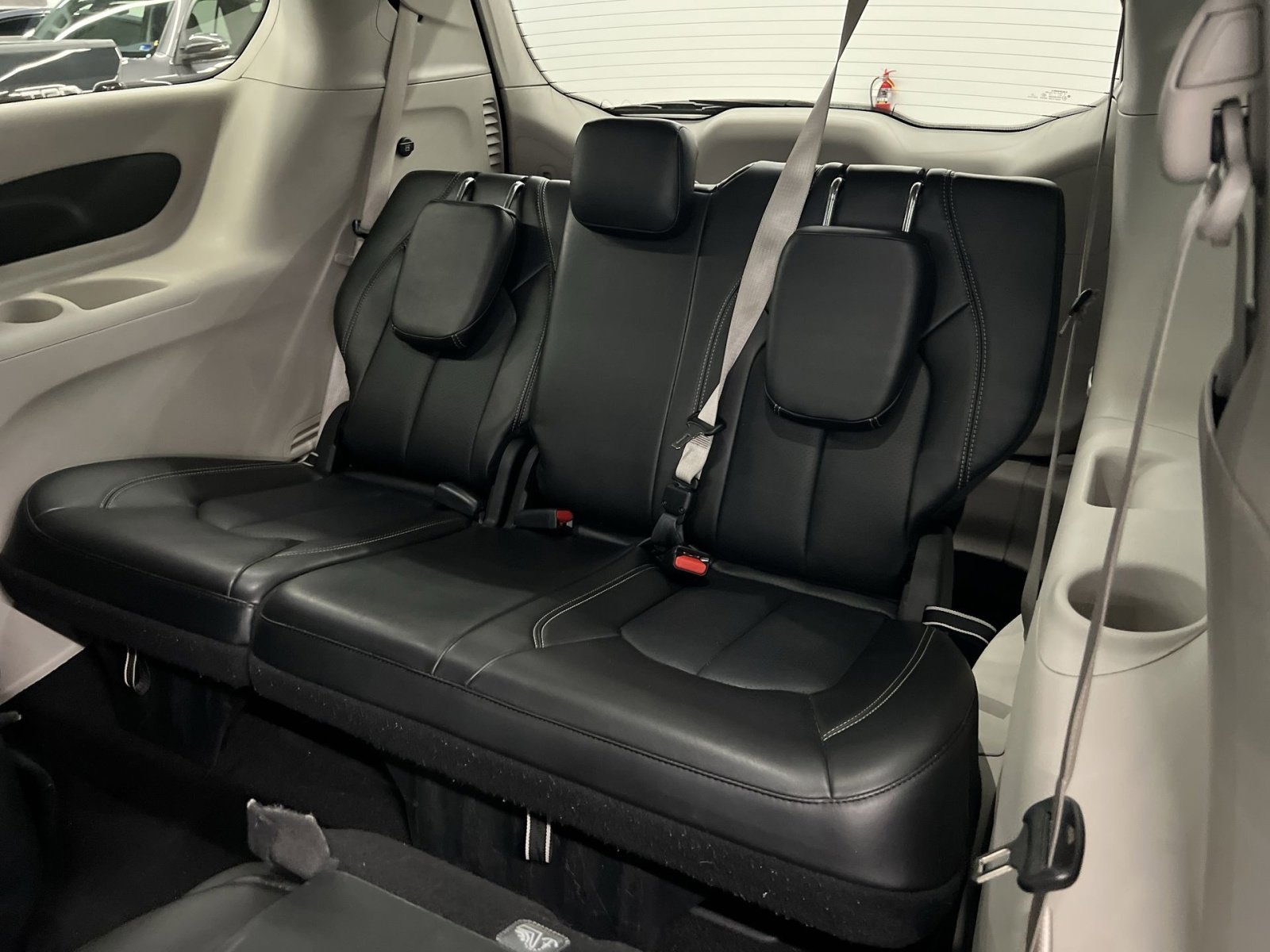 Used 2024 Chrysler Pacifica Select image 22