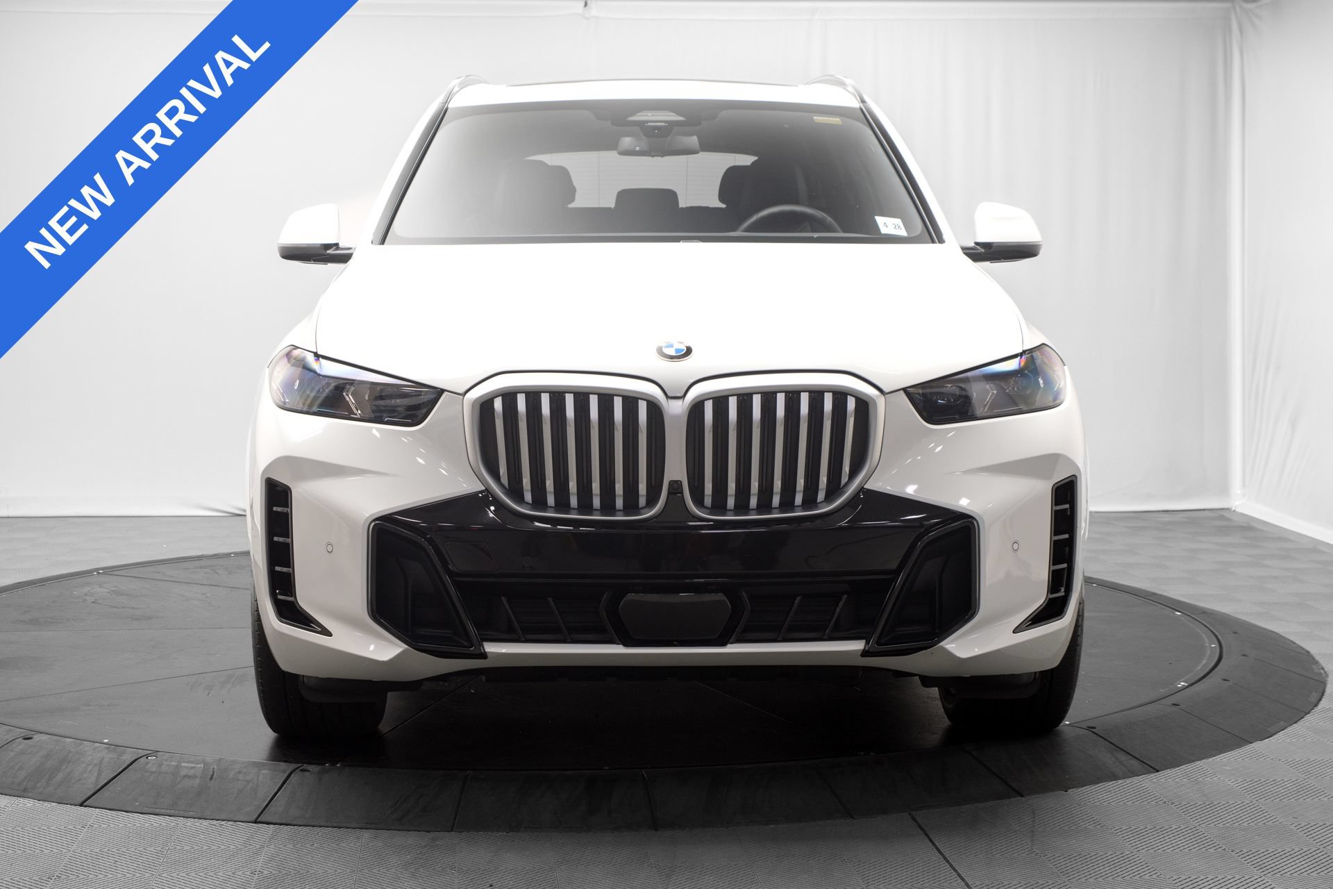 Used 2024 BMW X5 xDrive40i w/ M Sport Package AWD/4WD image 2