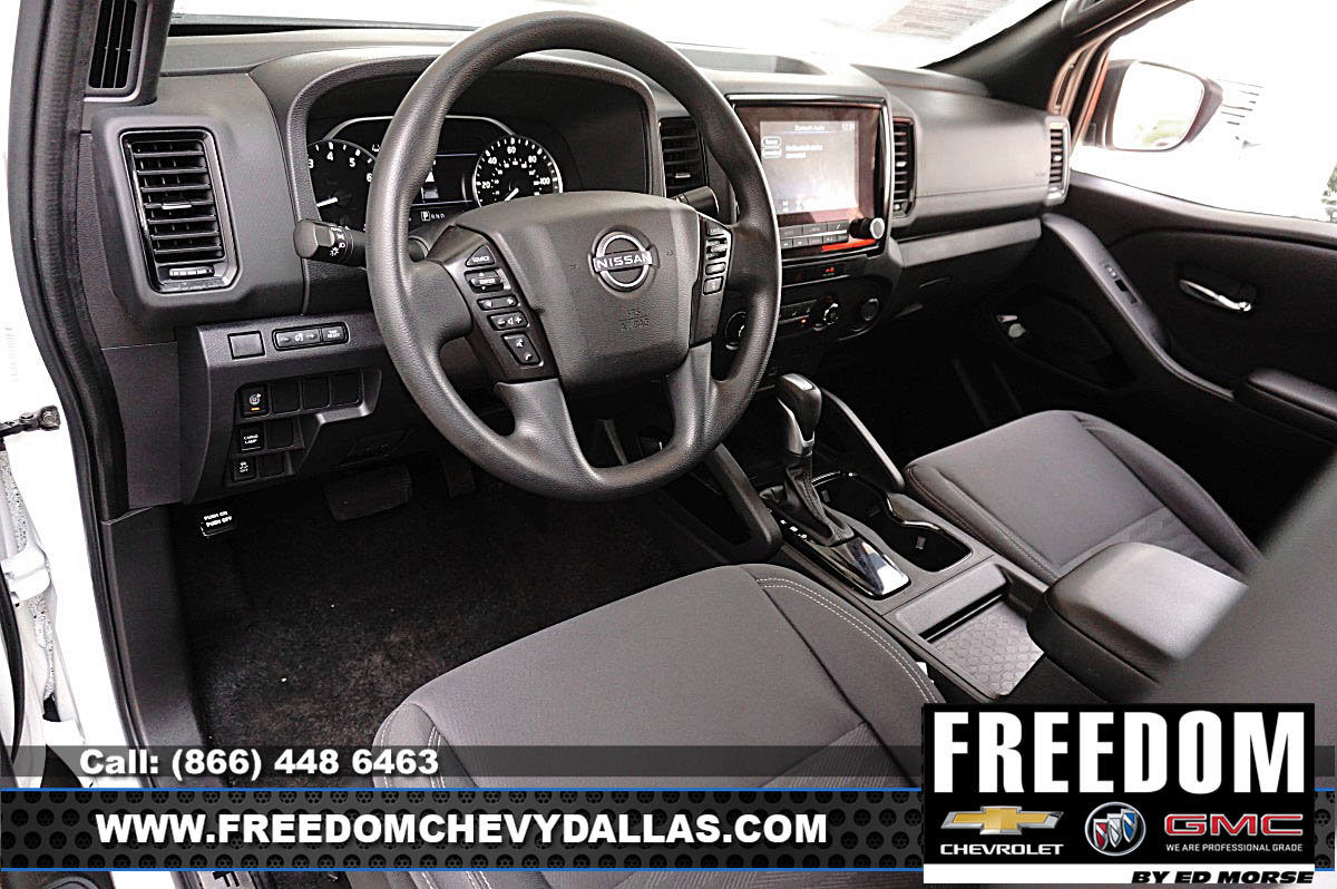 Used 2023 Nissan Frontier SV w/ Midnight Edition Package RWD image 6