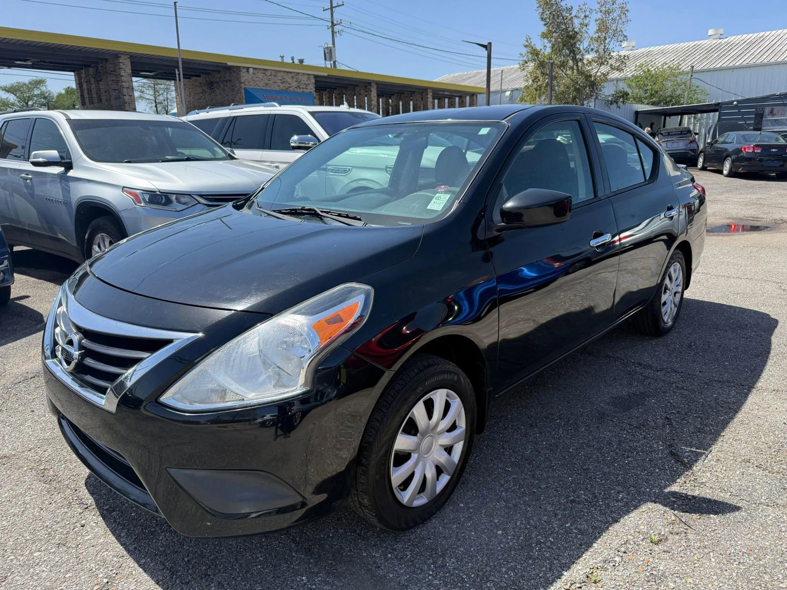 Used 2018 Nissan Versa SV image 1
