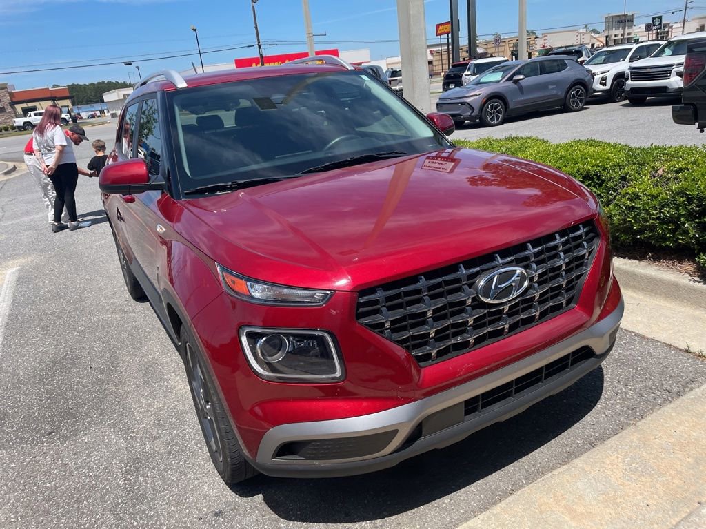 Used 2024 Hyundai Venue Limited FWD image 3