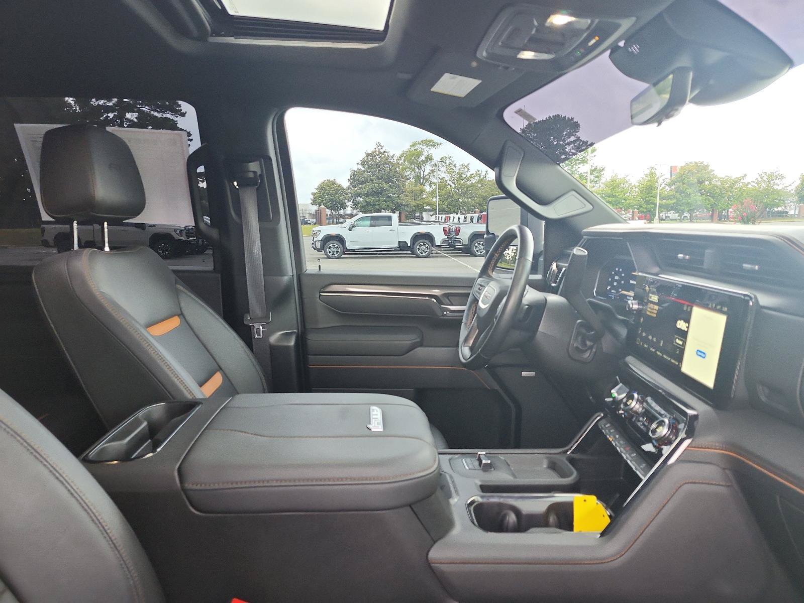 Used 2025 GMC Sierra 2500 AT4 w/ AT4 Premium Plus Package AWD/4WD image 10