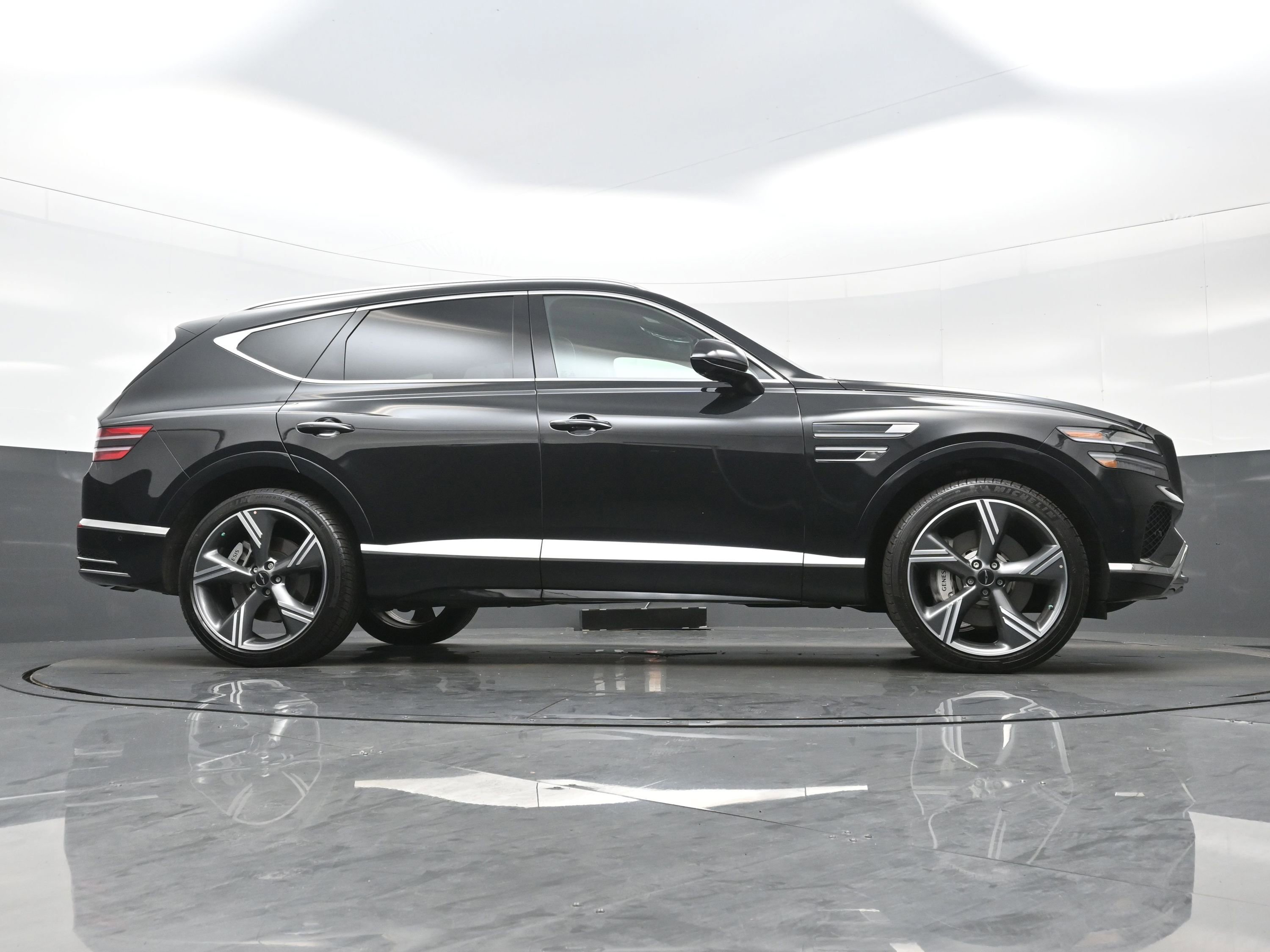 Certified 2025 Genesis GV80 3.5T Prestige image 33