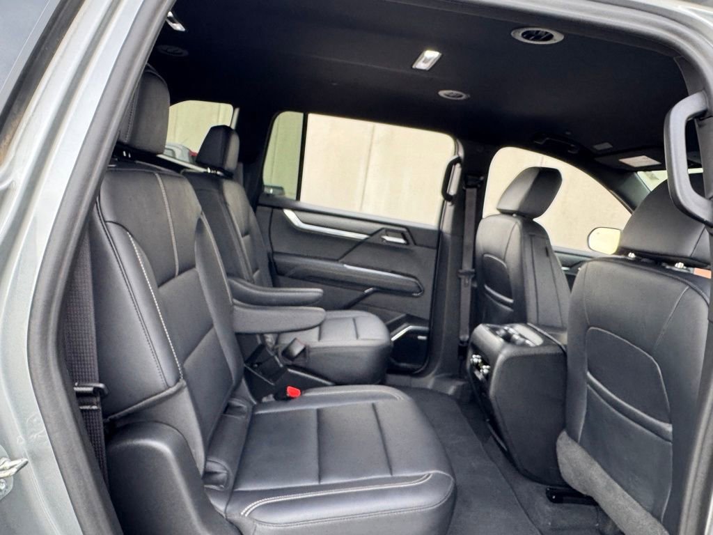 Used 2024 GMC Acadia Elevation image 30