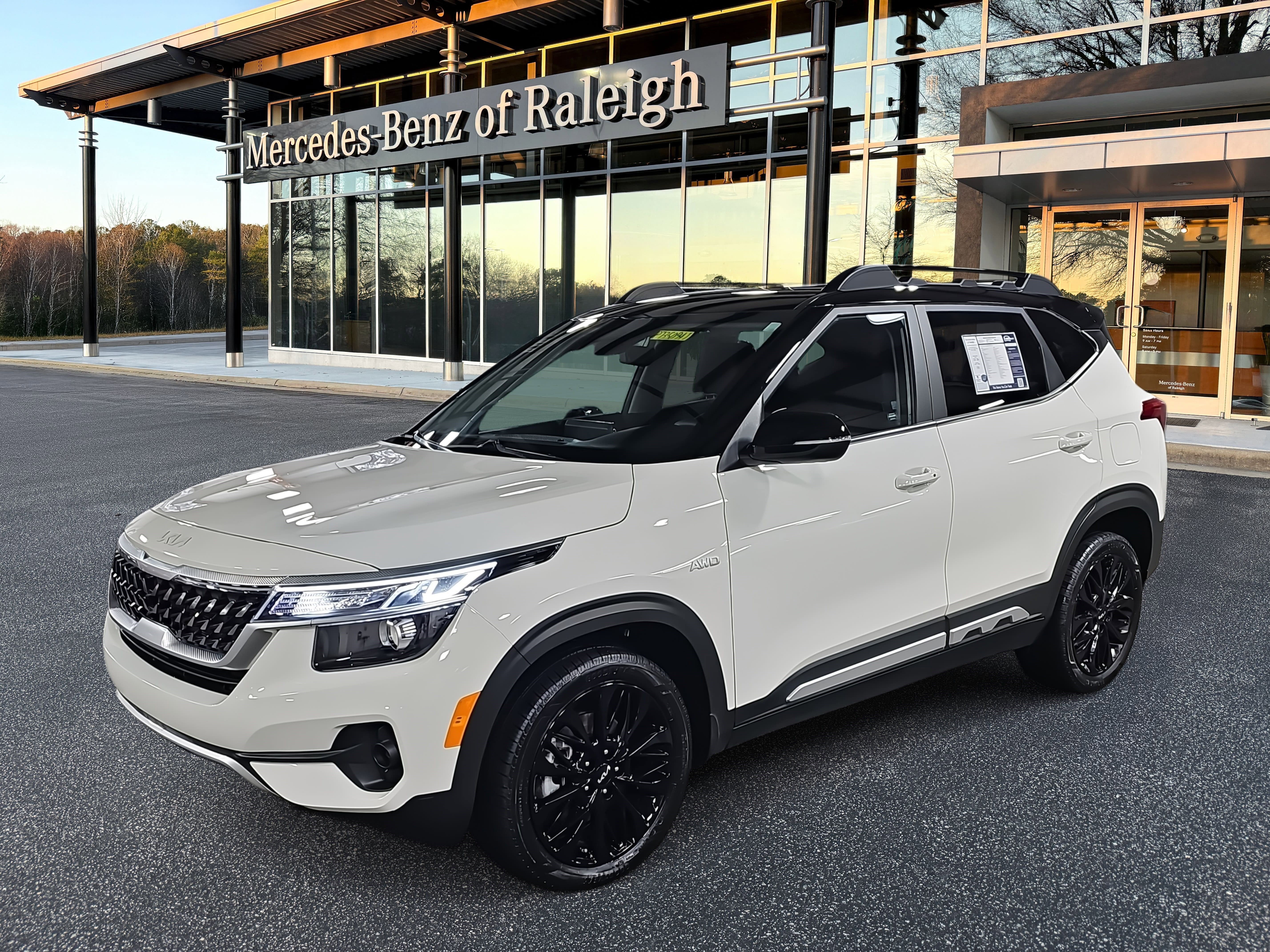 Used 2023 Kia Seltos Nightfall Edition image 1