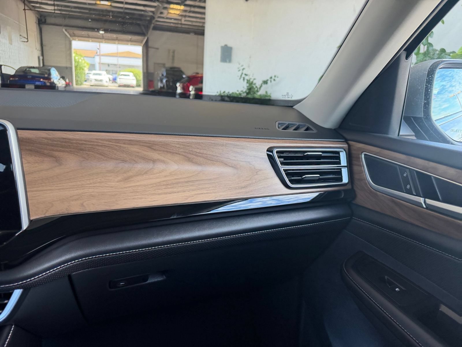 Used 2026 Volkswagen Atlas SE FWD image 37