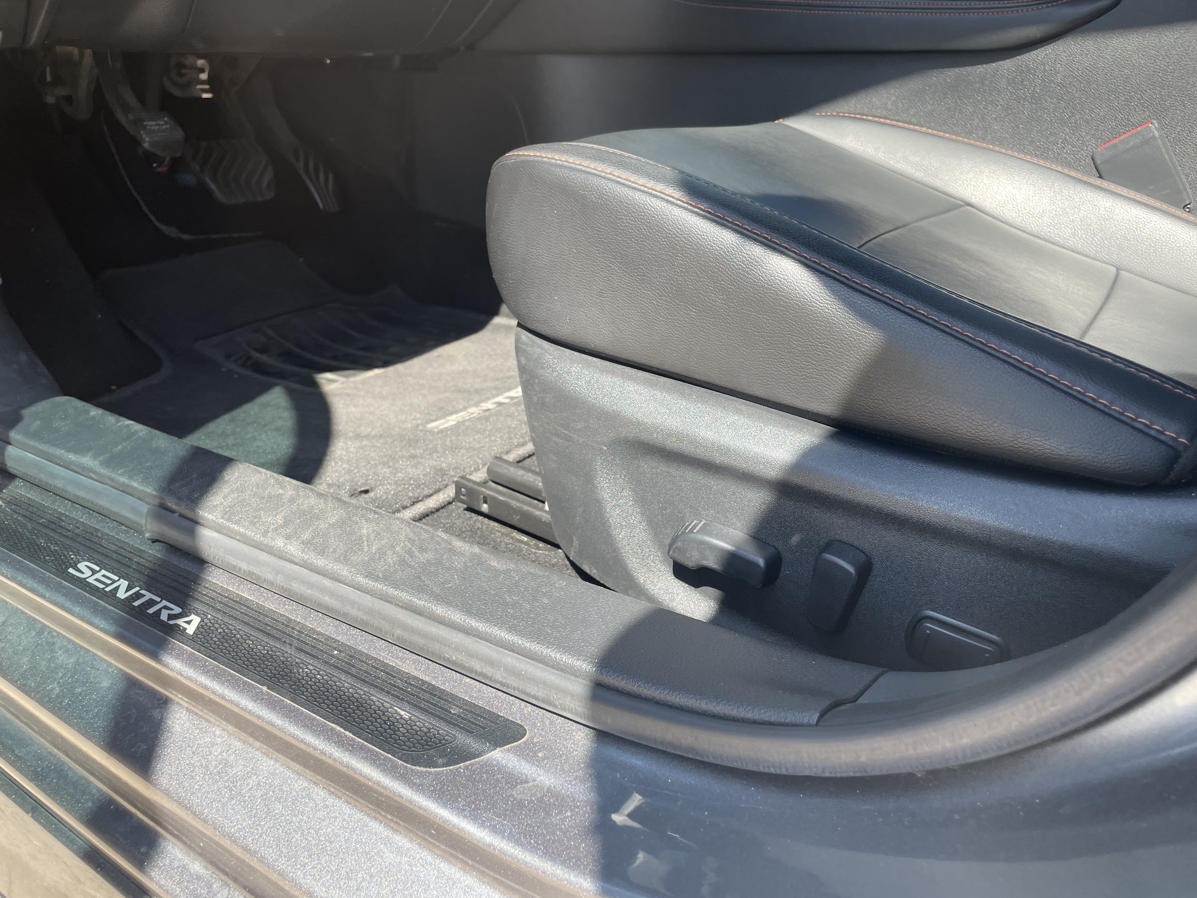 Used 2022 Nissan Sentra SR w/ SR Premium Package FWD image 14