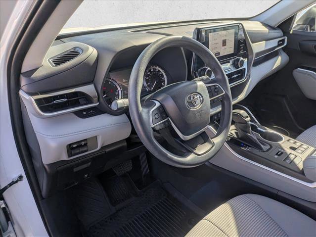 Used 2023 Toyota Highlander L image 9