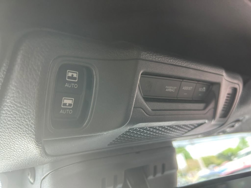 Used 2025 Jeep Wrangler Unlimited Sahara w/ Safety Group AWD/4WD image 27