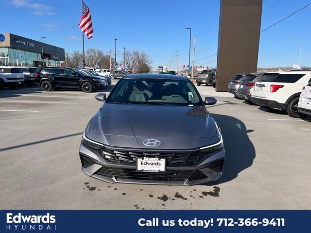 New 2025 Hyundai Elantra SE image 2