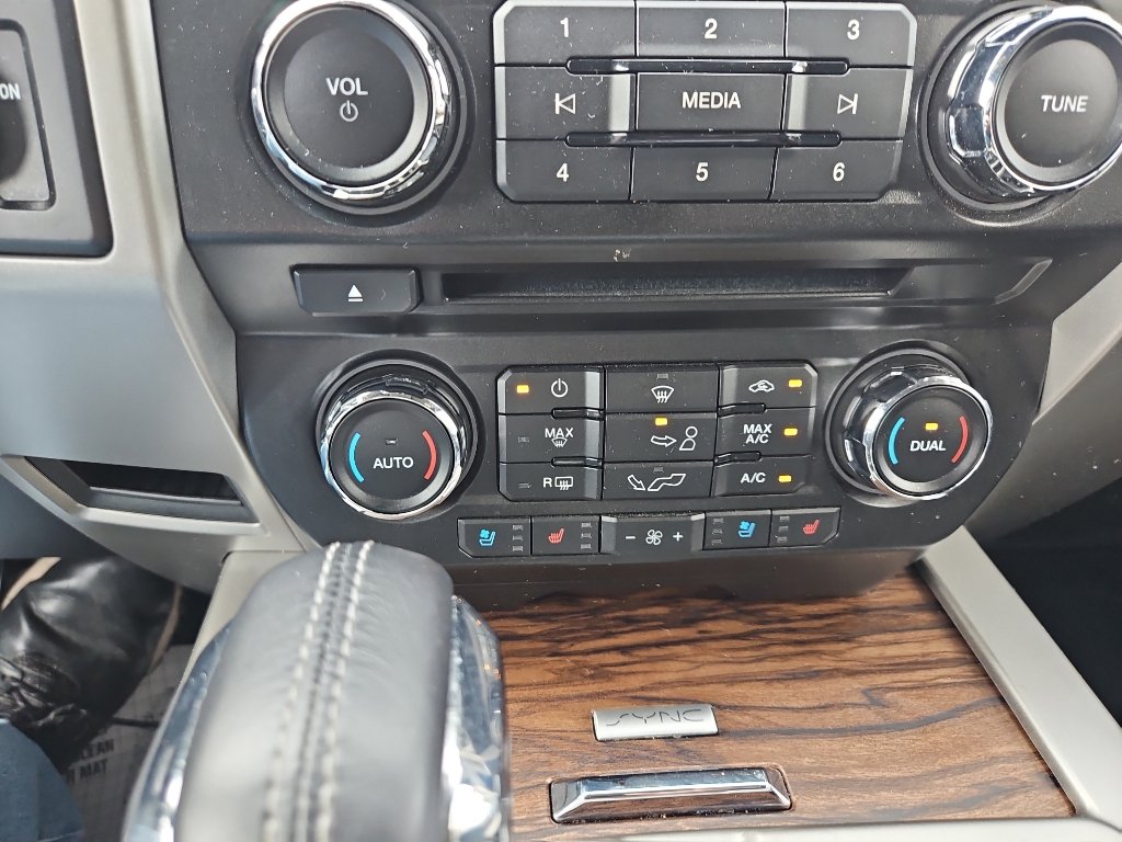 Used 2018 Ford F150 Lariat RWD image 23