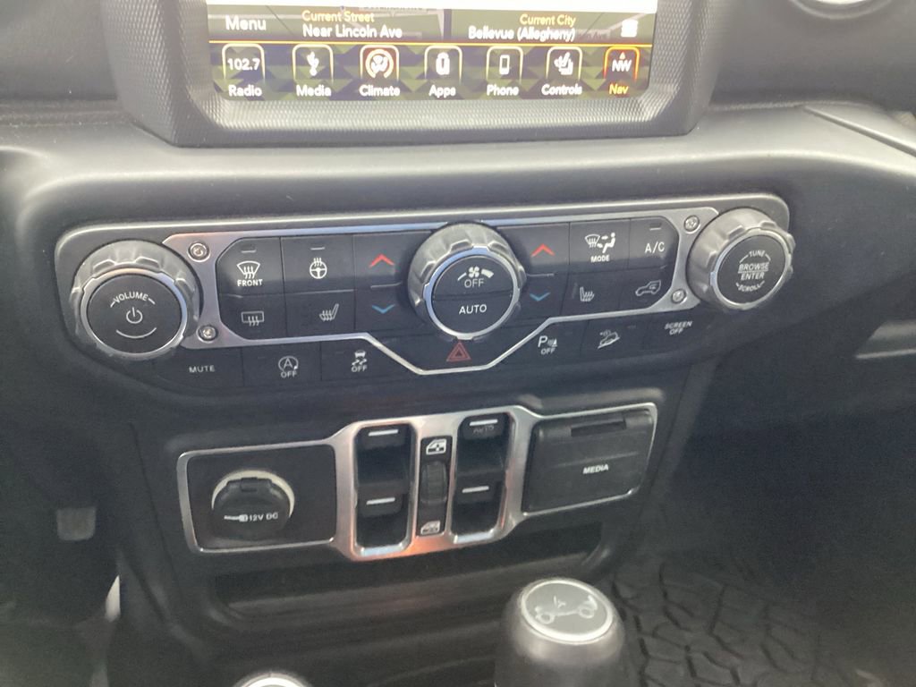 Used 2018 Jeep Wrangler Unlimited Sahara image 35