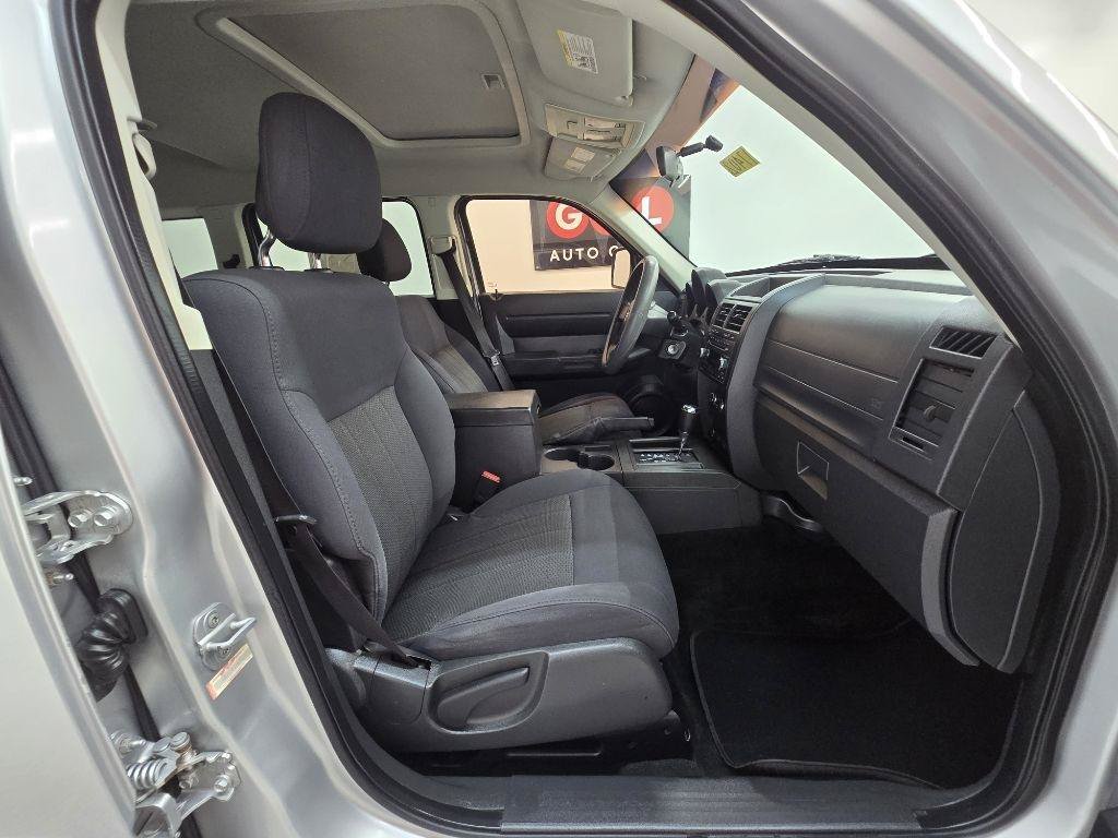 Used 2011 Dodge Nitro Heat RWD image 19
