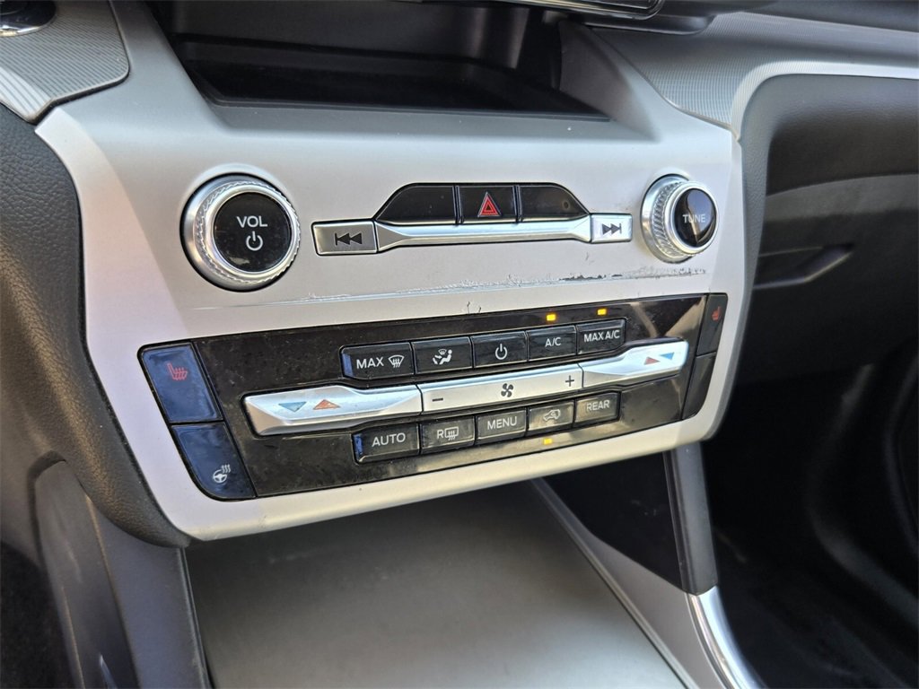 Used 2022 Ford Explorer XLT w/ Equipment Group 202A image 22