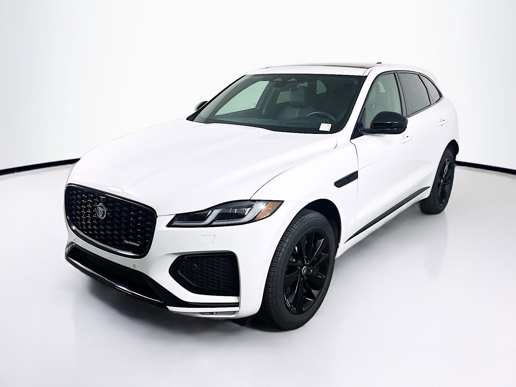 Used 2025 Jaguar F-PACE R-Dynamic S image 3