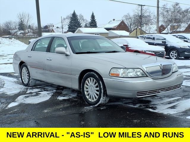 Used 2005 Lincoln Town Car Signature image 20