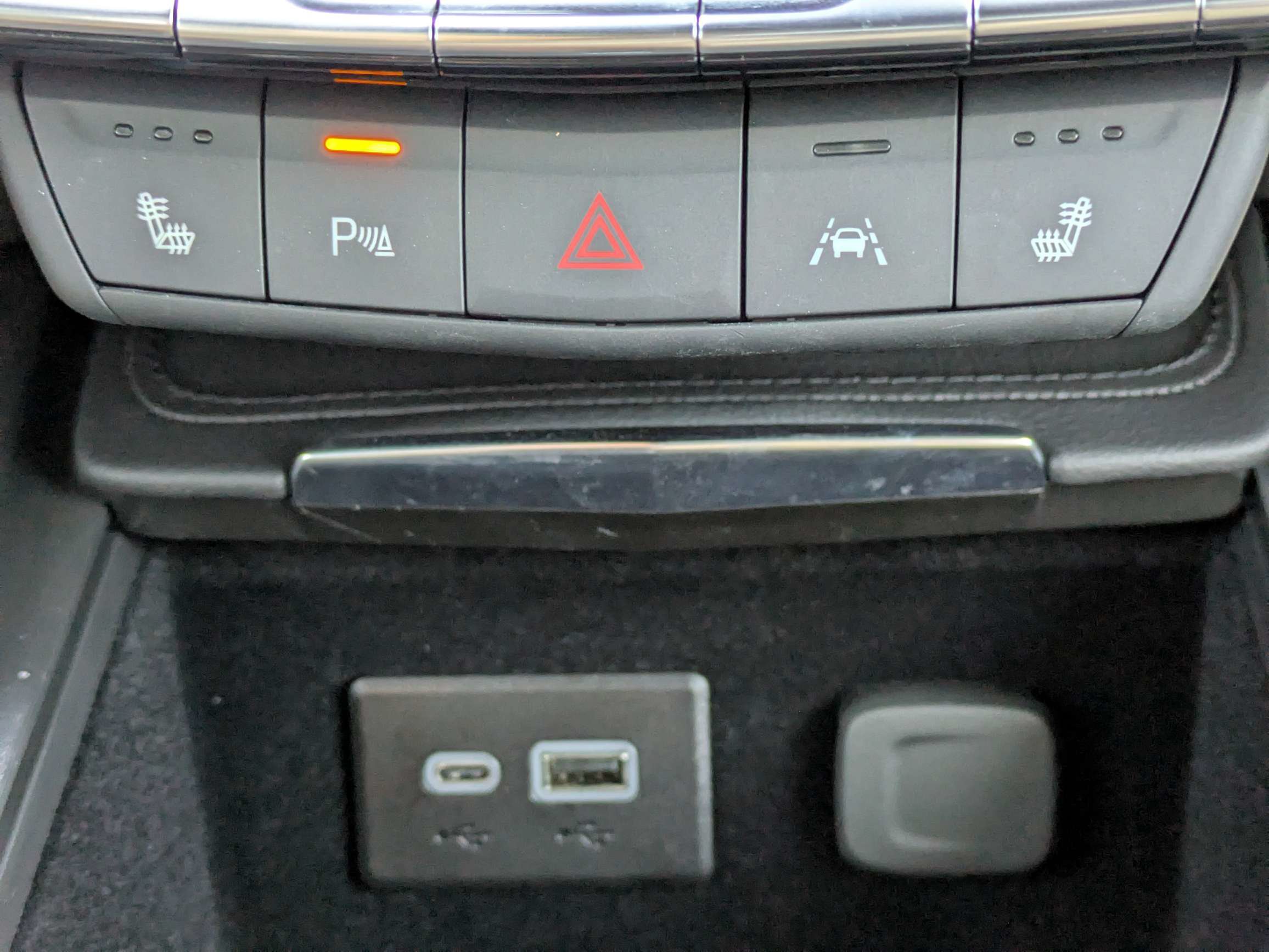 Used 2024 Cadillac XT4 Luxury w/ Cold Weather Package FWD image 24