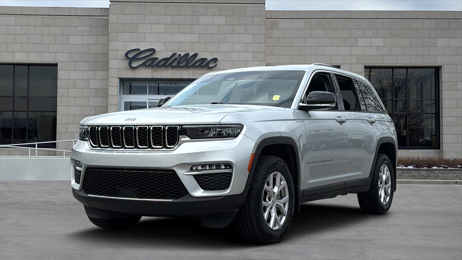 Used 2022 Jeep Grand Cherokee Limited image 5