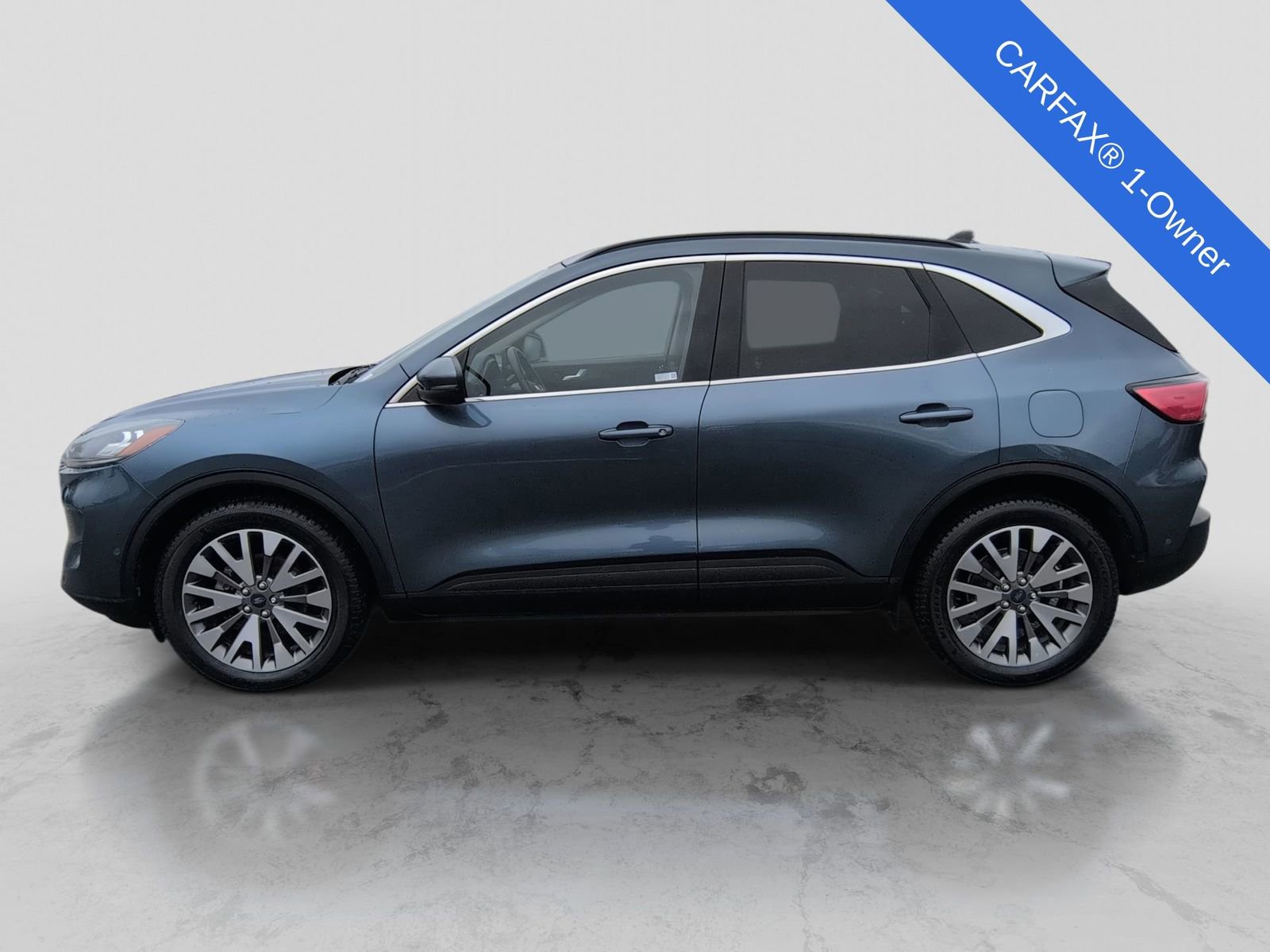 Used 2020 Ford Escape Titanium image 3