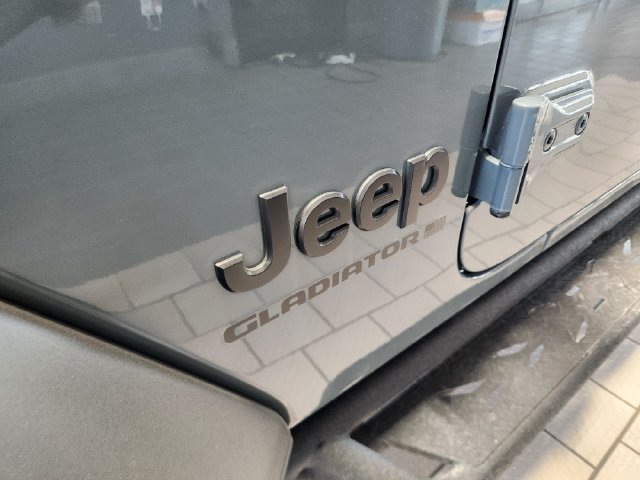 Used 2025 Jeep Gladiator Sport AWD/4WD image 10