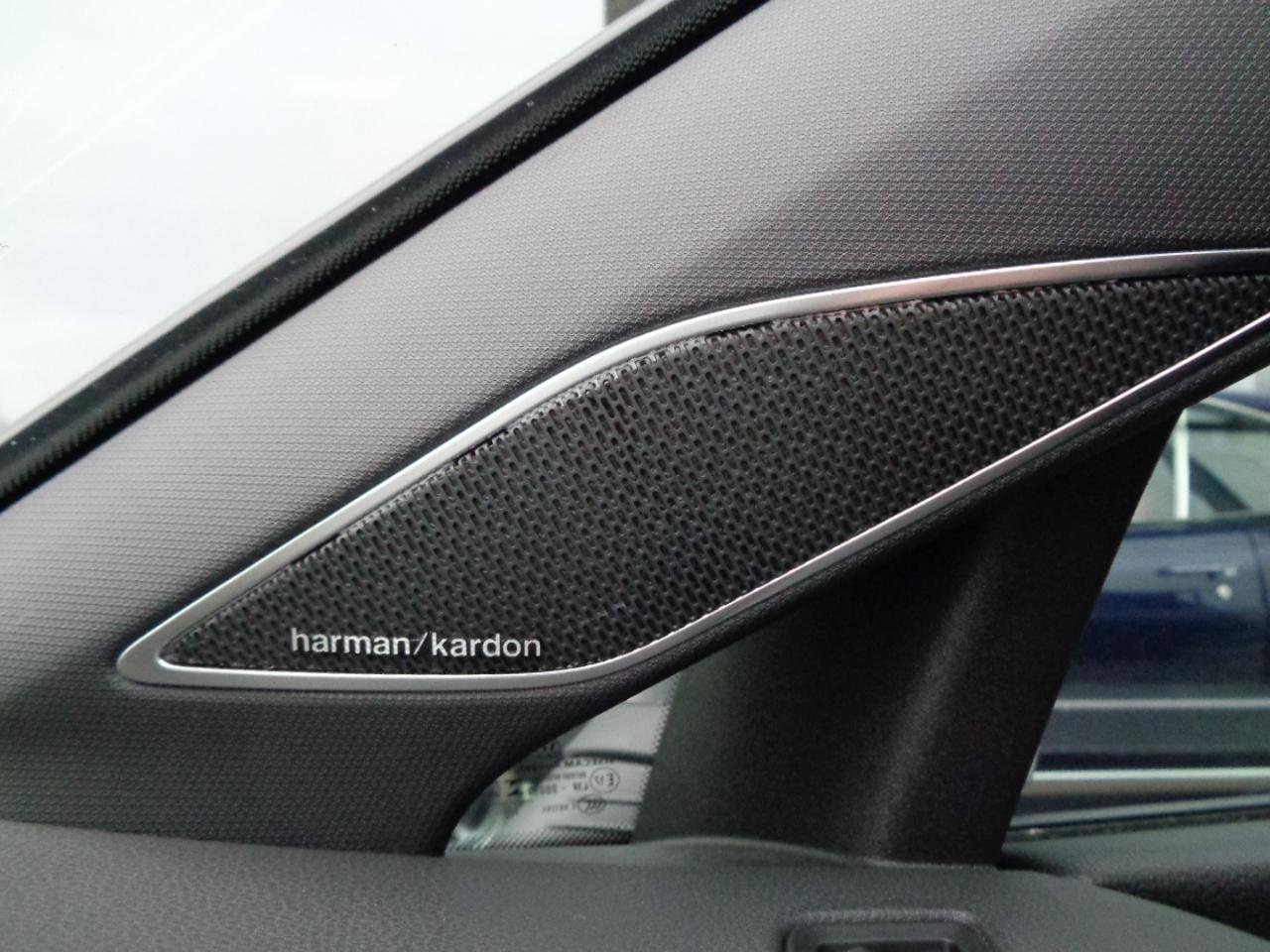 Used 2022 Volkswagen Golf R image 16